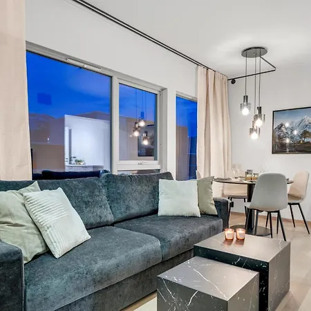 Arctic Dream Escape L Stylish & Cozy L トロムソ